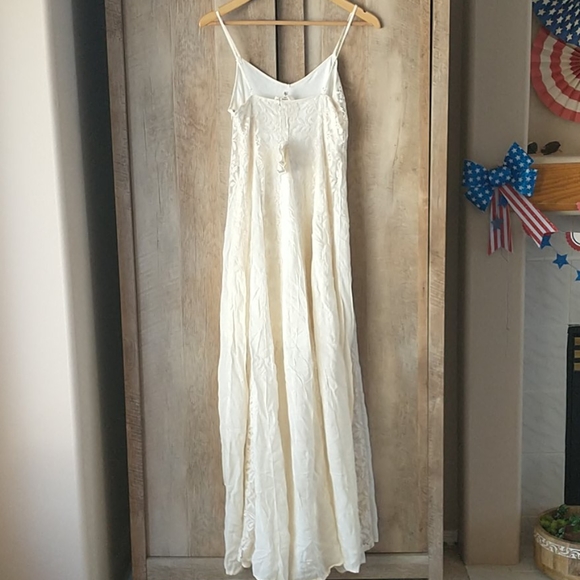 Small Entro Lace Maxi Dress Slip Underneath - Picture 5 of 5
